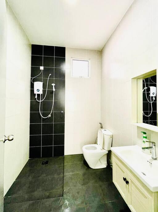 Kt City Homestay With 4 Bedrooms And Pool Kuala Terengganu Exterior photo